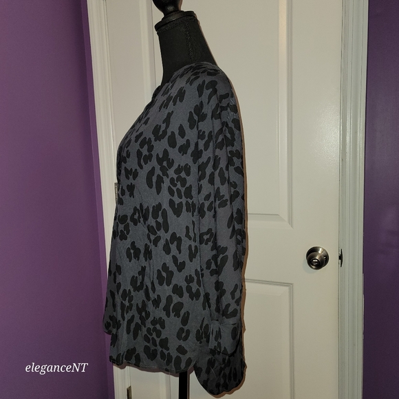 The Limited Gray/Black Cheetah print Top sz: M NWT - Picture 4 of 9